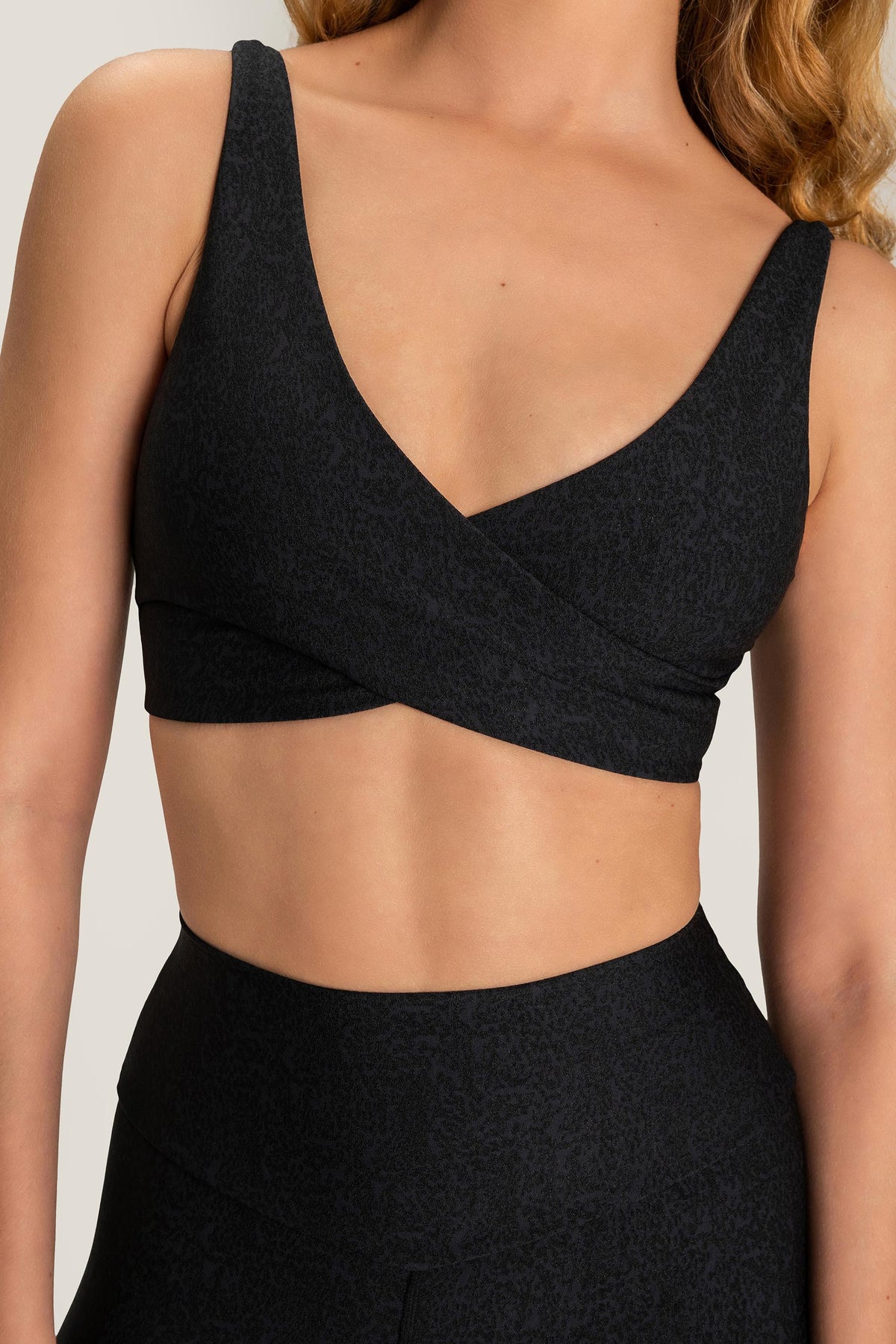 Soft Wrap Mid Sports Bra